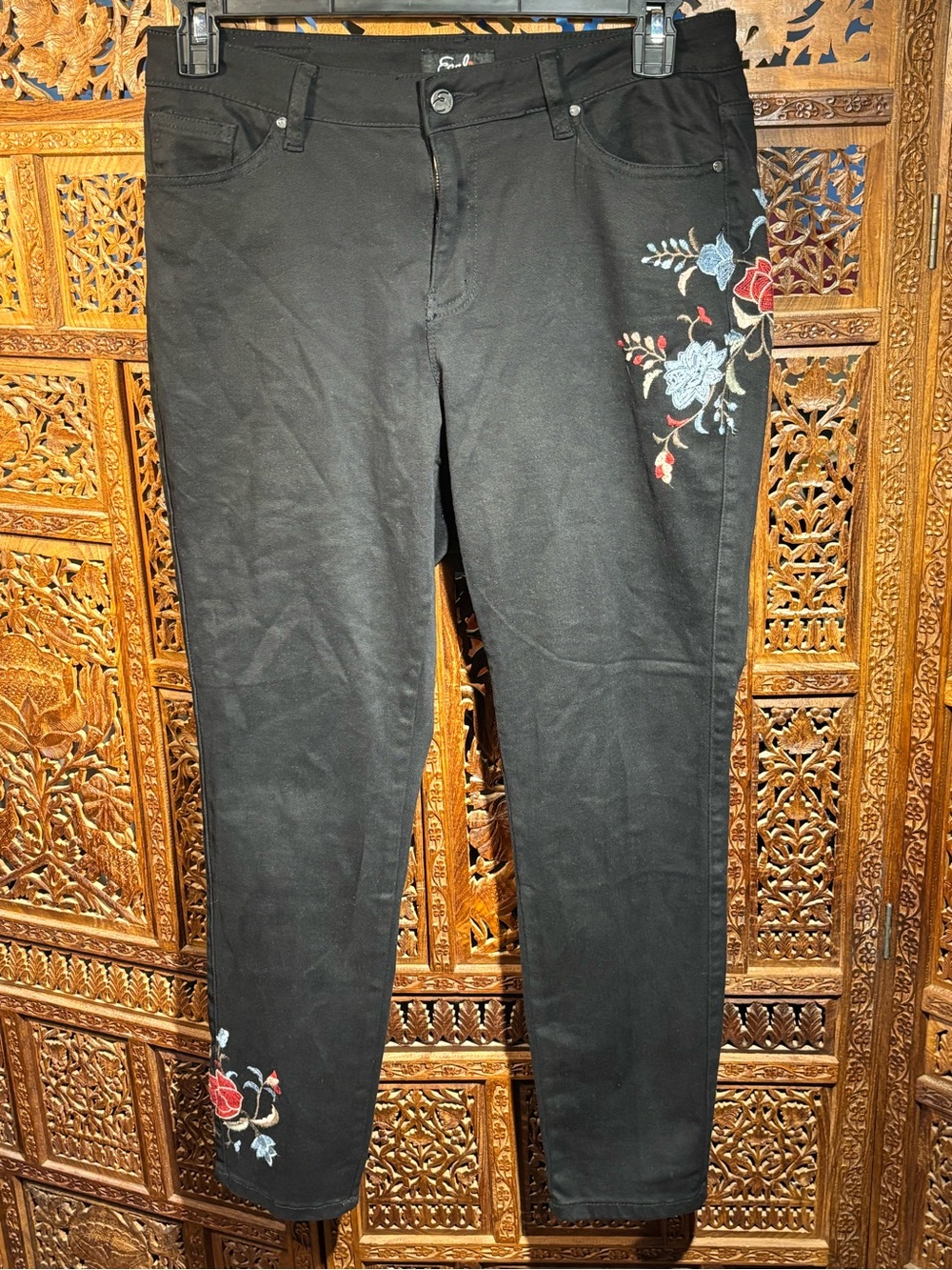 Earl Black Embroidered Women’s Jeans with Floral Detail